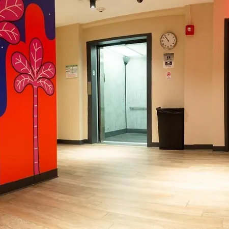 Jazz On Columbus Circle Hostel-3